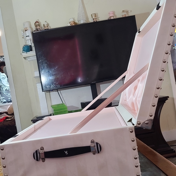 VS Display Trunk - Picture 3 of 9